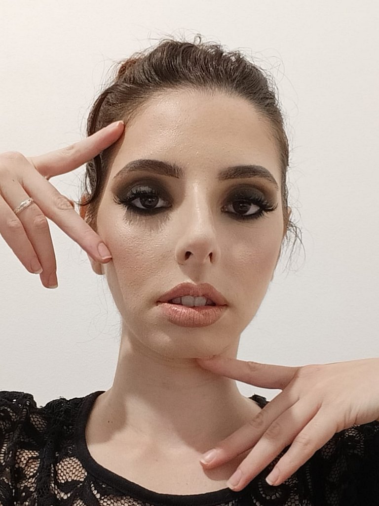 MAKEUP MODEL